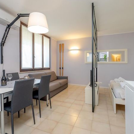 Casa Lugana 9 - Monolocale Con Piscina Fronte Lago Sirmione Bagian luar foto