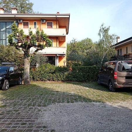 Casa Lugana 9 - Monolocale Con Piscina Fronte Lago Sirmione Bagian luar foto