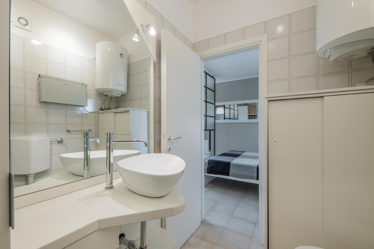 Casa Lugana 9 - Monolocale Con Piscina Fronte Lago Sirmione Bagian luar foto