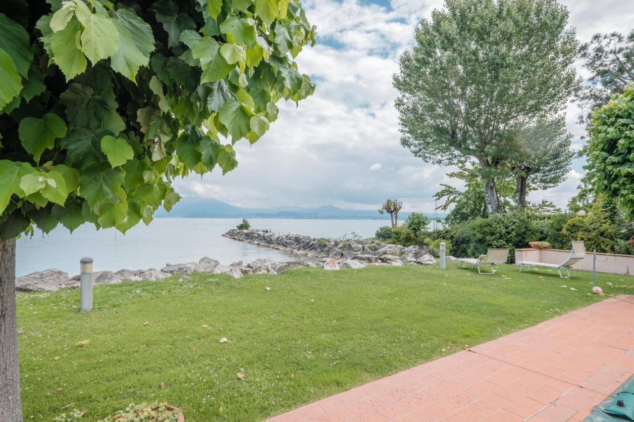 Casa Lugana 9 - Monolocale Con Piscina Fronte Lago Sirmione Bagian luar foto