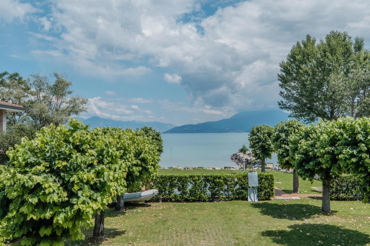 Casa Lugana 9 - Monolocale Con Piscina Fronte Lago Sirmione Bagian luar foto
