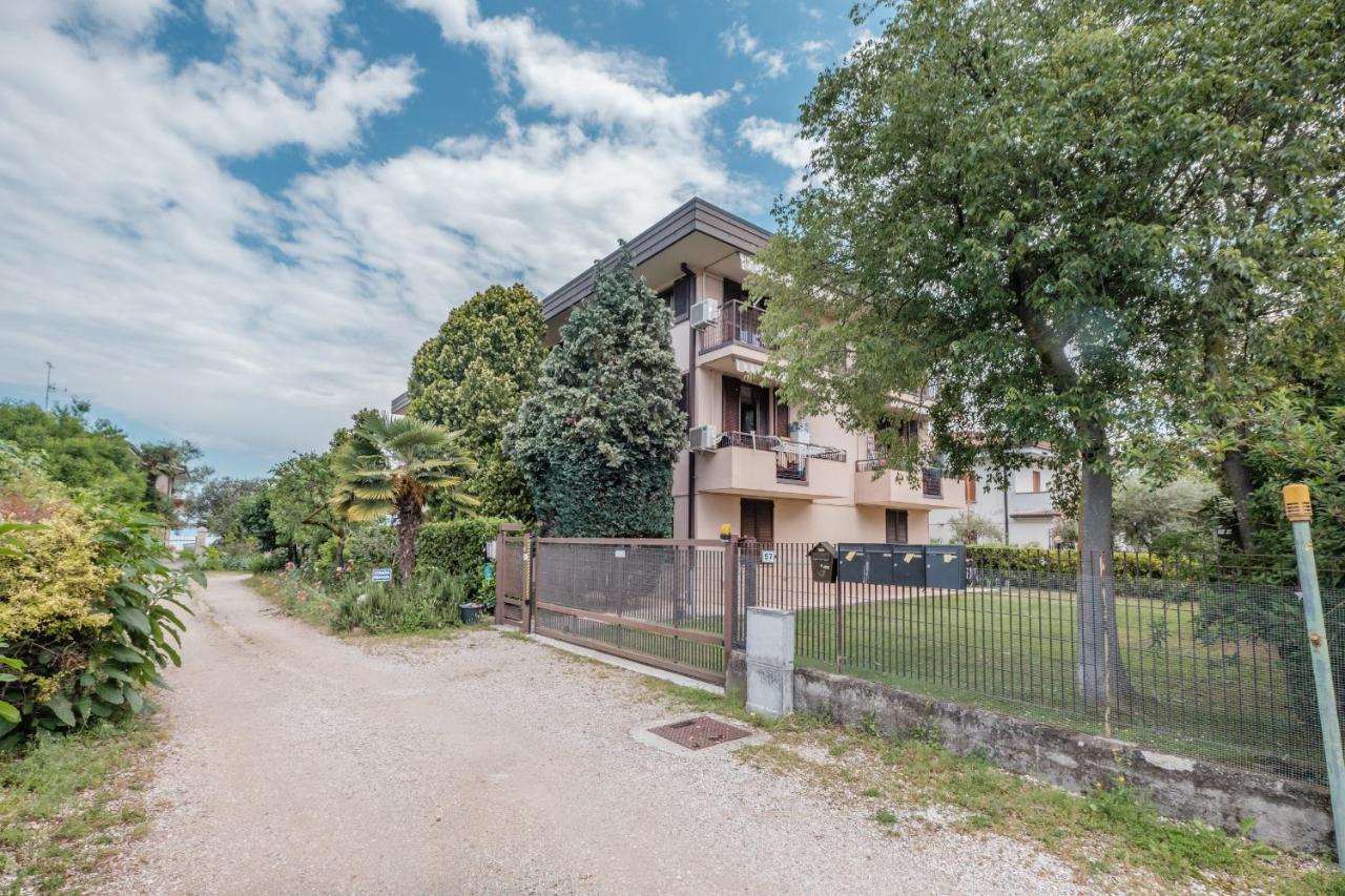 Casa Lugana 9 - Monolocale Con Piscina Fronte Lago Sirmione Bagian luar foto