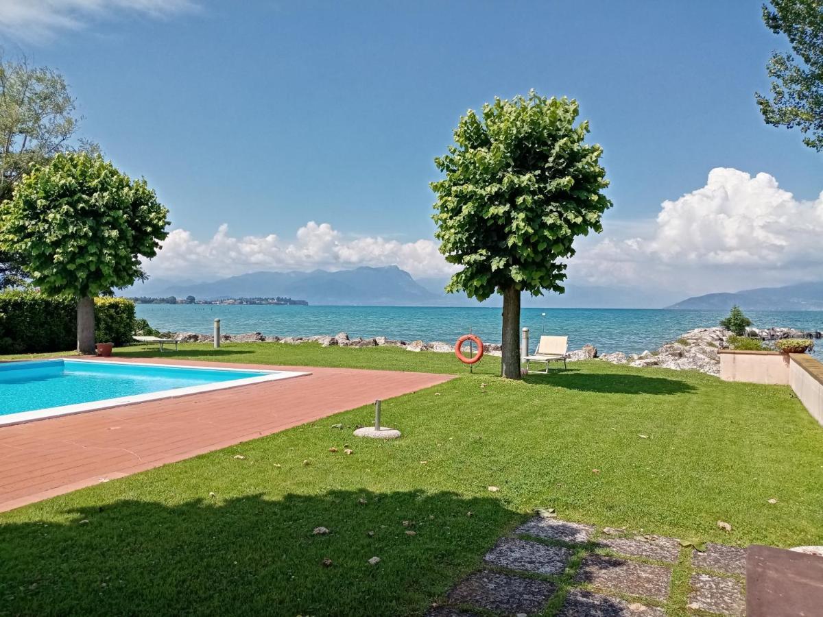 Casa Lugana 9 - Monolocale Con Piscina Fronte Lago Sirmione Bagian luar foto