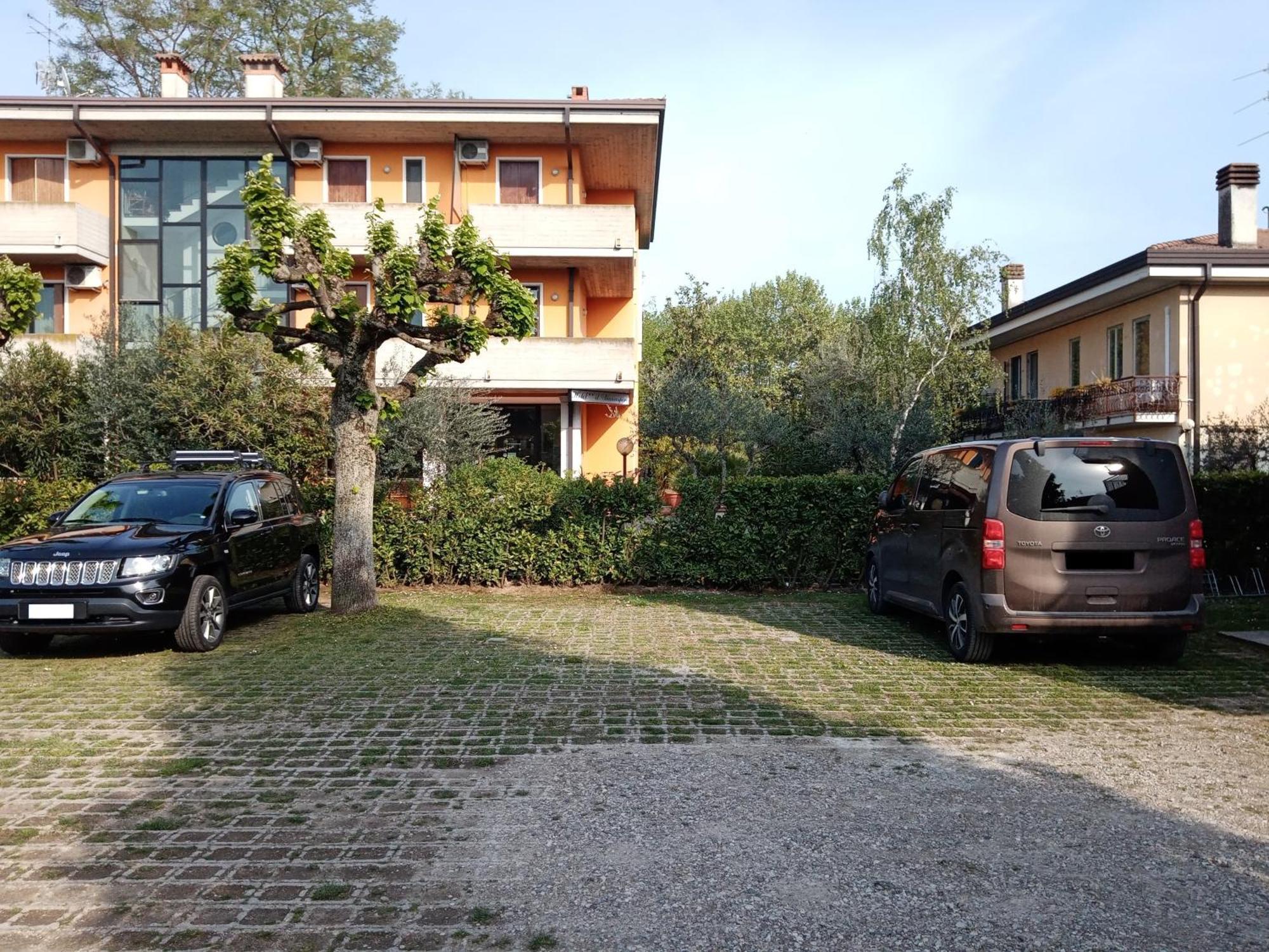 Casa Lugana 9 - Monolocale Con Piscina Fronte Lago Sirmione Bagian luar foto